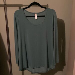Lularoe medium greenish long sleeve lynnae shirt